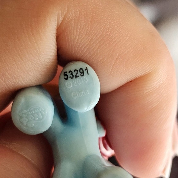 My Little Pony Rainbow Dash Mini 2" Figure Glitter Hasbro Blind Bag MLP - Picture 5 of 5